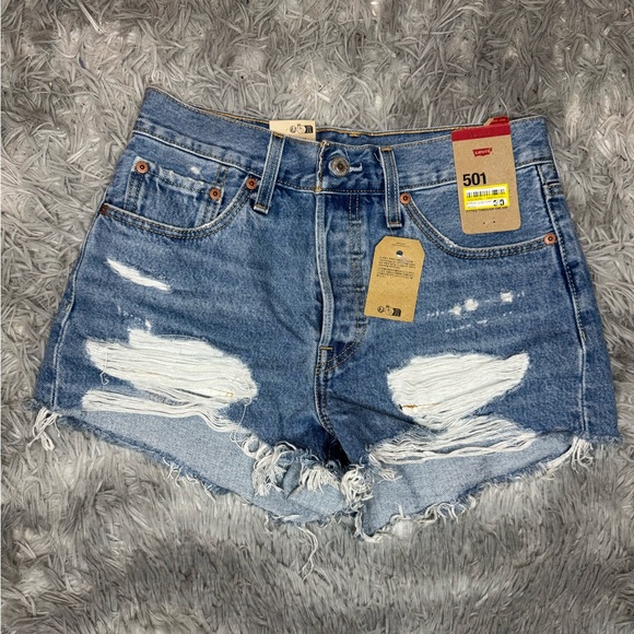 Levi’s Women’s 501 Original Fit Jean Shorts - Blue Wash Size 27 NWT - Picture 1 of 5